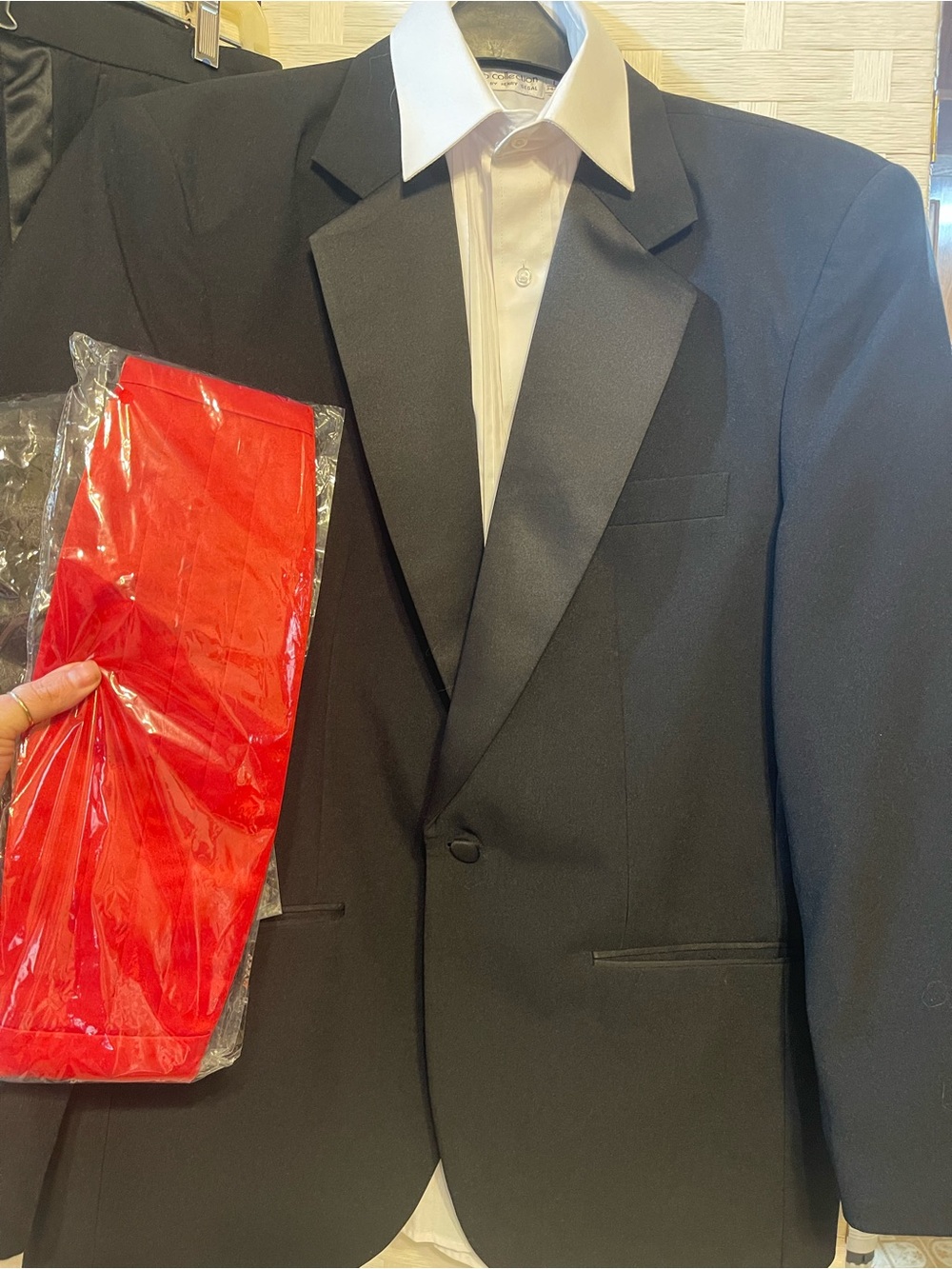 5 piece Tuxedo Black Pleated Pants 38 Vest Jacket 40R Shirt Lg 34-35